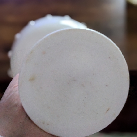 Viny Milk glass dish - Picture 2 of 3